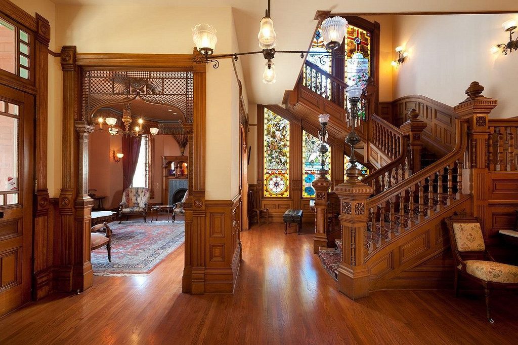 Mẫu lan can cầu thang đẹp gỗ mang lại sự sang trọng và hài hòa với tổng thể căn nhà